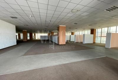 Spațiu comercial, 1553 mp în P-ța Mihai Viteazul