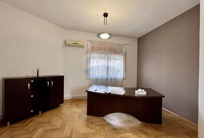 Apartament cu 4 camere nemobilat in P-ta Victoriei langa Orange - 1
