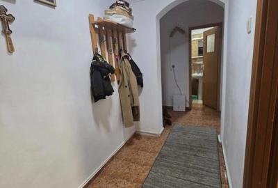 Etaj 1 - 2 camere decomandat - zona Dacia - Sc. G . Cosbuc - 3