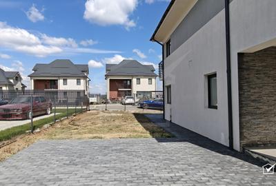 Casă individuală de vânzare în Dezmir, teren 741 mp - 2