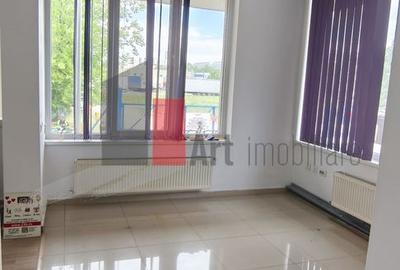 Spatiu comercial 2 etaje stradal, compartimentat - 3