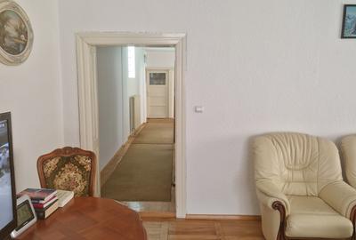 Casa vânzare zona str Lupeni - 9