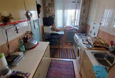 Apartament 3 Camere Izvorul Oltului Bloc Reabilitat - 1