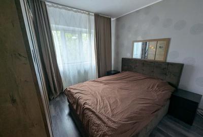 Apartament cu 3 camere decomandat, mobilat în Lipovei