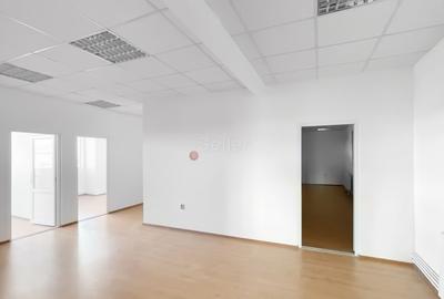 Birou, de 330 mp, în Blumăna