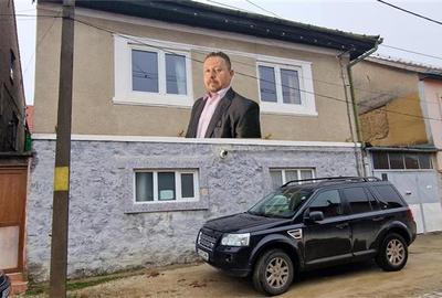 Resita Casa la Pret de Apartament,Parter, Etj 1 si Pod, Zona Muncitoresc - 1