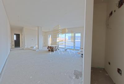 Apartament cu 3 camere semidecomandat în Baciu