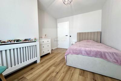 Vânzare  3 camere Grigorescu- -etaj 5/10-2 băi- parcare subter- terasa - 15