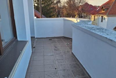 Resedinta deosebita,constr 2012,parc Carol 10min,7 camere,7 bai,2 locuri parcare - 15