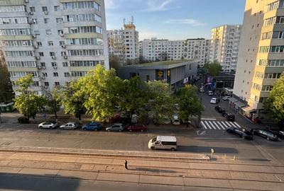 Apartament cu 3 camere semidecomandat, mobilat în Pantelimon