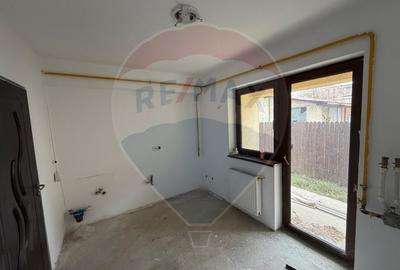 Apartament cu 3 camere de vânzare în zona Central - 3