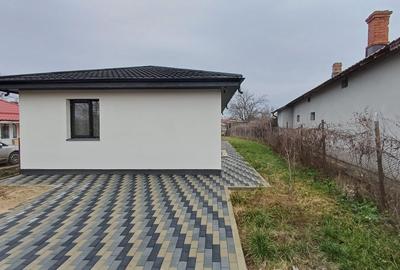 COMANA, Jud.GR, Casa parter, teren 500mp, mutare imediata - 2