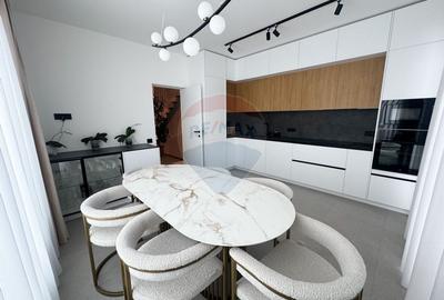 Eleganță, confort, și priveliște panoramică - Casă premium, Voroneț - 1