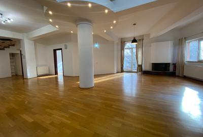 Apartament cu 6 camere în Herăstrău