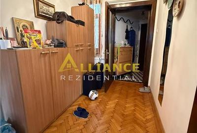 Apartament cu 2 camere semidecomandat în Berceni