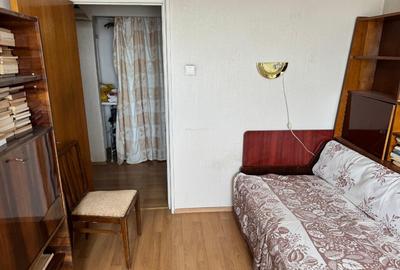 Se vinde un apartament de 3 camere in zona Obor, pe strada Masina de Paine - 10