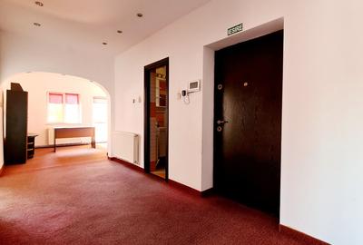 PROPRIETAR - apartament pretabil birouri, 140 mp,etajul 1 in vila Bd. Mamaia - 3
