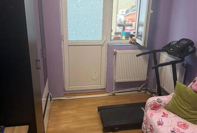 Apartament cu 3 camere decomandat în Apollo