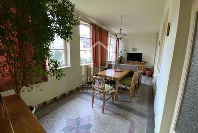 Casă individuală cu 7 camere în Central