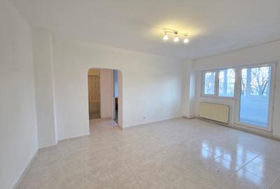 Apartament cu 3 camere semidecomandat în Tineretului