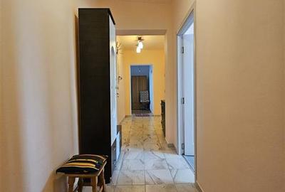 Apartament cu 3 camere decomandat, mobilat în Central