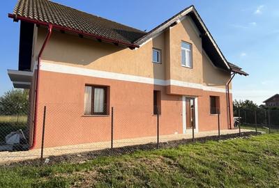 1/2 Duplex La Etaj In Becicherecu Mic,4 camere,2 bai