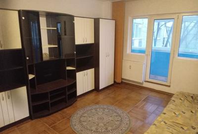 Apartament cu 3 camere decomandat în Crângași