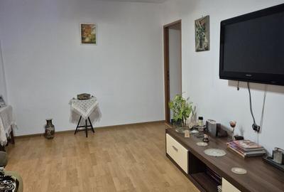 Apartament cu 4 camere semidecomandat în Militari
