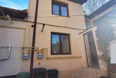 Casă compusa din 3 apartamente, P+E,  zona central - 1