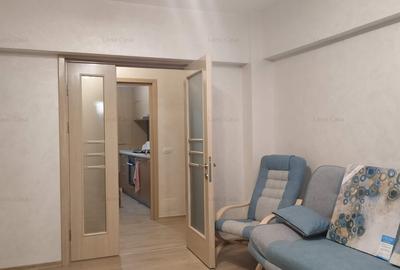 Apartament cu 3 camere decomandat, mobilat în Central