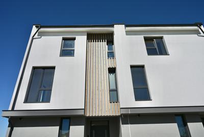 Casă duplex P+1+M, 162 mp utili, curte 150 mp — Otopeni, 5 min aeroport - 10