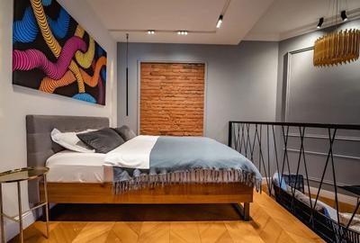 Apartament cu 4 camere semidecomandat, mobilat în Central