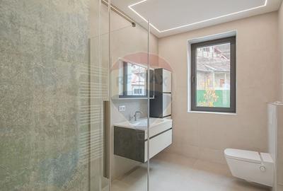 La poalele Tâmpei — vilă contemporană în Schei - 12
