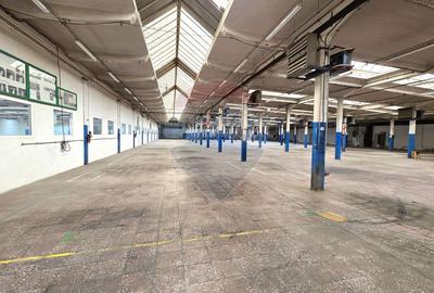 Spațiu industrial, de 2,700 mp, în Exterior Nord