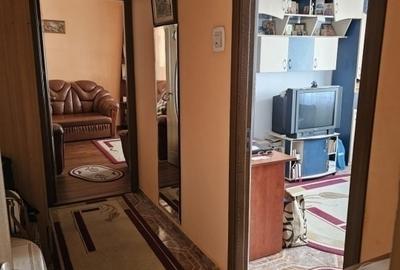 Apartament cu 2 camere decomandat în Nicolina