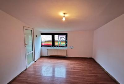 Soseaua  Chitilei, Crusovat, casa P+Pod, sup. 238mp, 9 camere - 3 apartamente - 21