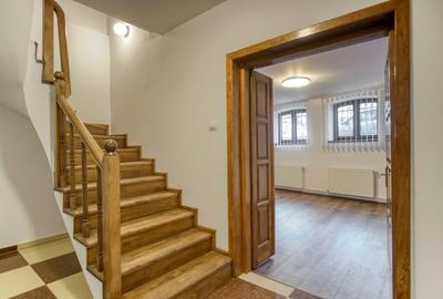 Universitate bld Carol Parcu Izvorul Rece Casa 11 camere, 2 locuri de parcare - 15