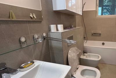 Apartament cu 3 camere în Romană