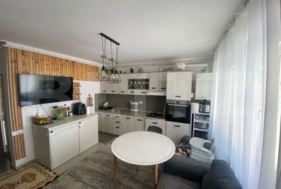 Apartament cu 3 camere semidecomandat, mobilat în Florești