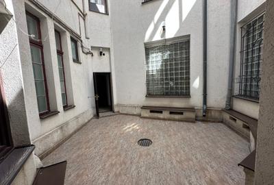 Apartament de 4 camere pe Bd. Regina Elisabeta/4-Rooms on Regina Elisabeta Bvd. - 15