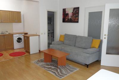 Apartament cu 2 camere semidecomandat, mobilat în Central