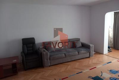 Apartament cu 3 camere decomandat, mobilat în Girocului