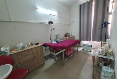 Spatiu cu vitrine – zona Unirii - 5
