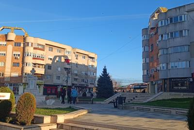Navodari central spatiu comercial din construcție 2 intrari 2 loc parcare 380 - 6