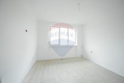 De vânzare apartament cu 2 camere, renovat, în zona Rogerius - 4