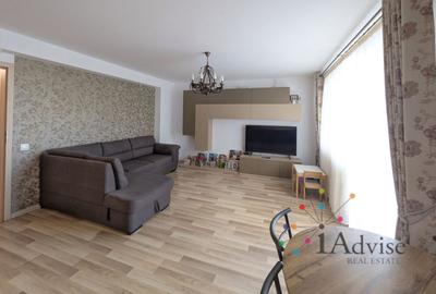 Apartament cu 3 camere decomandat, mobilat în Tractorul