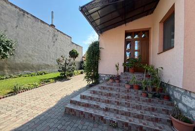Casă individuală cu 8 camere în Ultracentral