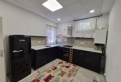 Apartament cu 2 camere semidecomandat, mobilat în Apărătorii Patriei