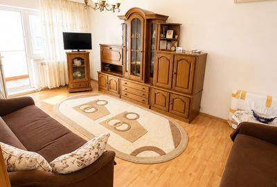 Apartament cu 2 camere decomandat în Trocadero