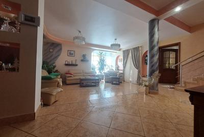 Casa individuala cu piscina. P+1+M. zona foarte buna - 35